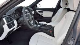 BMW serii 3 F30 Sedan Facelifting (2015) - widok ogólny wnętrza z przodu