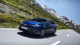 Toyota Avensis III Kombi Facelifting (2015) - widok z przodu