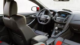 Ford Focus III ST Hatchback Facelifting 2.0 TDCi (2015) - widok ogólny wnętrza z przodu