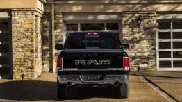 Ram 1500 Laramie Limited (2015) - widok z tyłu