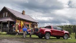 Chevrolet Colorado 2015 - tył - bagażnik otwarty