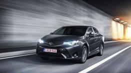 Toyota Avensis III Sedan Facelifting (2015) - widok z przodu