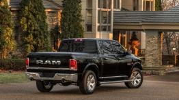 Ram 1500 Laramie Limited (2015) - widok z tyłu