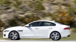 Jaguar XE 2.0d R-Sport Polaris White (2015) - lewy bok