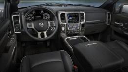Ram 1500 Laramie Limited (2015) - pełny panel przedni