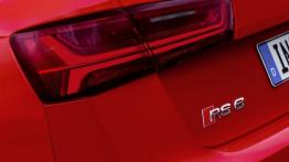 Audi RS 6 C7 Avant Facelifting (2015) - lewy tylny reflektor - wyłączony