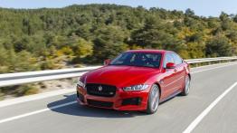 Jaguar XE S Italian Racing Red (2015) - widok z przodu