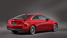Cadillac ATS Coupe (2015) - tył - reflektory włączone