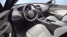 Jaguar XE 2.5T Portfolio (2015) - pełny panel przedni