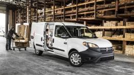 Ram ProMaster City (2015) - prawy bok - drzwi otwarte