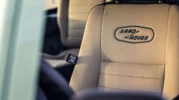 Land Rover Defender Heritage Edition (2015) - fotel kierowcy, widok z przodu