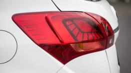 Kia Venga Facelifting (2015) - lewy tylny reflektor - wyłączony