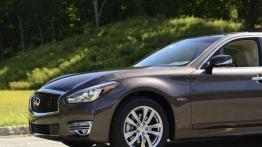 Infiniti Q70 Facelifting (2015) - lewe przednie nadkole