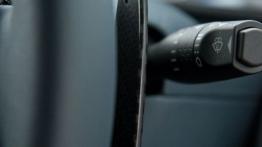 Aston Martin Rapide S (2015) - manetka zmiany biegów pod kierownicą