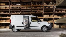 Ram ProMaster City (2015) - prawy bok - drzwi otwarte