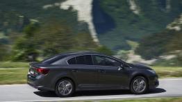 Toyota Avensis III Sedan Facelifting (2015) - prawy bok