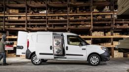 Ram ProMaster City (2015) - prawy bok - drzwi otwarte