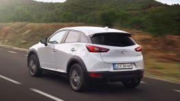 Mazda CX-3 SKYACTIV-G (2015) - widok z tyłu