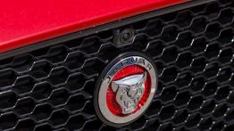 Jaguar XE S Italian Racing Red (2015) - grill