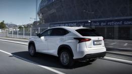 Lexus NX 200t F-Sport (2015) - widok z tyłu