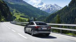 Toyota Avensis III Sedan Facelifting (2015) - widok z tyłu