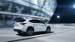 Lexus NX 200t F-Sport (2015) - widok z tyłu