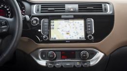 Kia Rio III Hatchback 5d Facelifting (2015) - konsola środkowa