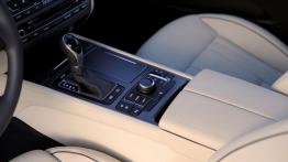 Hyundai Genesis II (2015) - tunel środkowy między fotelami