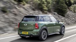 Mini Countryman Facelifting (2015) - widok z tyłu
