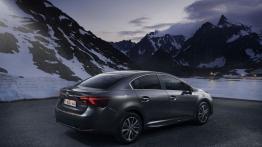 Toyota Avensis III Sedan Facelifting (2015) - widok z tyłu