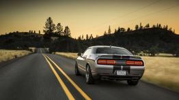 Dodge Challenger III SRT Facelifting (2015) - widok z tyłu