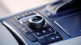 Hyundai Genesis II (2015) - panel sterowania na tunelu środkowym