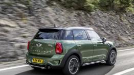 Mini Countryman Facelifting (2015) - widok z tyłu