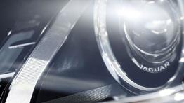 Jaguar XE S Italian Racing Red (2015) - lewy przedni reflektor - wyłączony