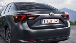 Toyota Avensis III Sedan Facelifting (2015) - tył - bagażnik zamknięty