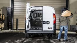 Ram ProMaster City (2015) - tył - drzwi skrzydłowe otwarte