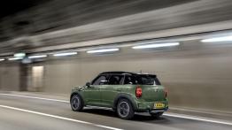 Mini Countryman Facelifting (2015) - widok z tyłu