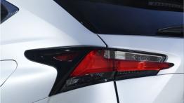 Lexus NX 200t F-Sport (2015) - lewy tylny reflektor - wyłączony