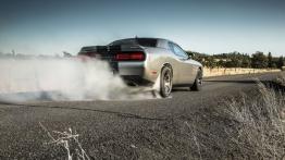 Dodge Challenger III SRT Facelifting (2015) - widok z tyłu