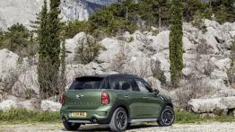 Mini Countryman Facelifting (2015) - widok z tyłu