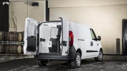 Ram ProMaster City (2015) - tył - drzwi skrzydłowe otwarte