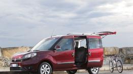 Fiat Doblo III Van Facelifting (2015) - lewy bok - drzwi otwarte