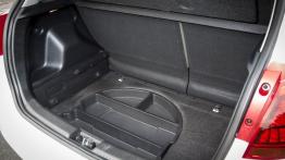 Kia Venga Facelifting (2015) - schowki pod podłogą bagażnika