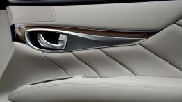Infiniti Q70 Facelifting (2015) - drzwi pasażera od wewnątrz