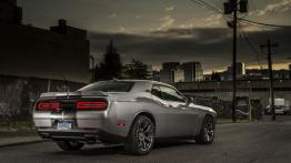 Dodge Challenger III SRT Facelifting (2015) - widok z tyłu