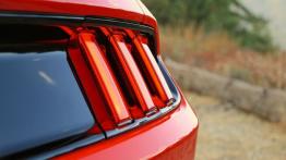 Ford Mustang VI Coupe EcoBoost (2015) - prawy tylny reflektor - wyłączony