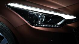 Hyundai i20 II Hatchback (2015) - prawy przedni reflektor - włączony