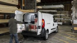 Ram ProMaster City (2015) - tył - drzwi skrzydłowe otwarte