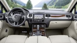 Volkswagen Touareg II Facelifting (2015) - pełny panel przedni