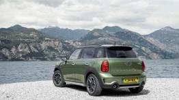 Mini Countryman Facelifting (2015) - widok z tyłu
